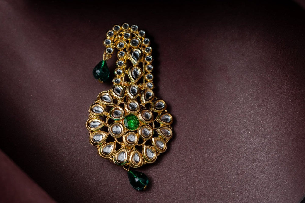 Green Gleaming Jewel Pin